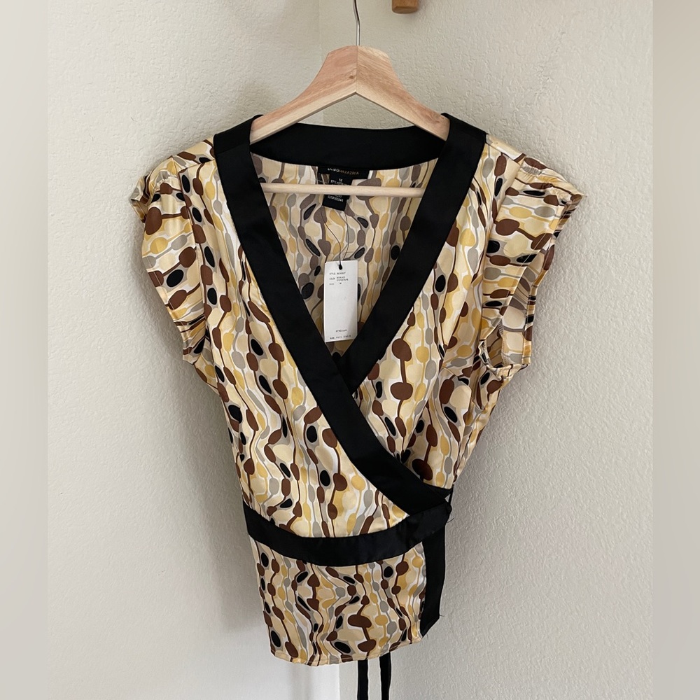 NWT BCBG Maxazria Y2K Cross Front Short Cap Sleeve Top Blouse printed size M